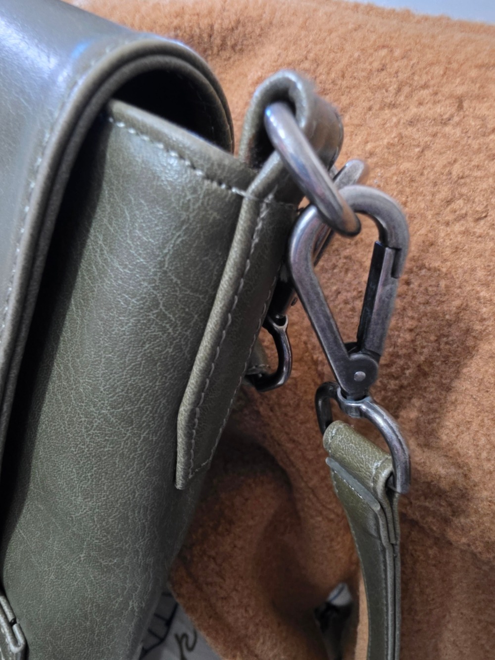 Matt & Nat Olive Green Vegan Leather Crossbody Tote Large - Picture 9 of 13